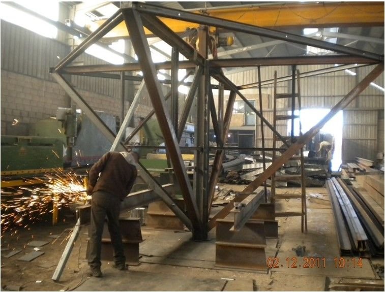 Steel space-truss fabrication in the workshop