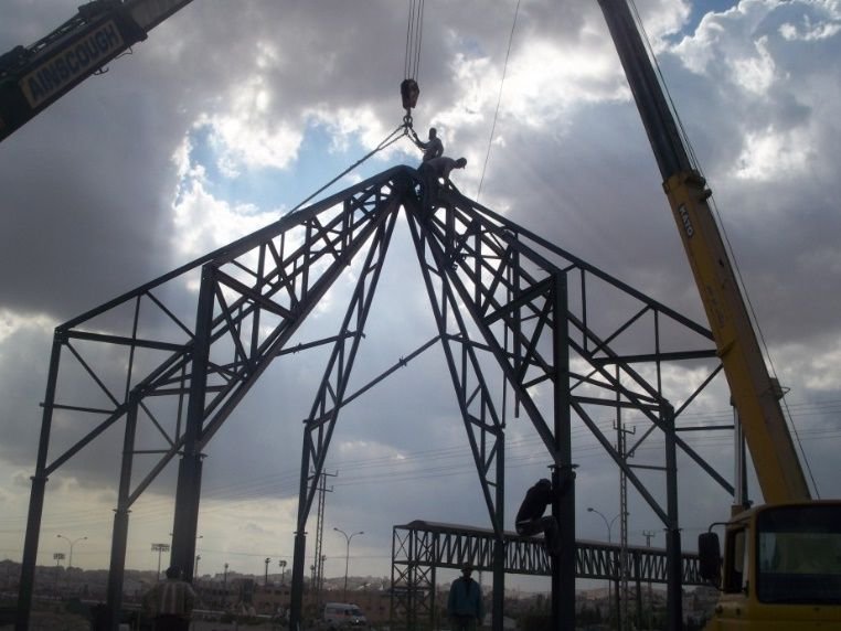 Mosque truss erection by crane